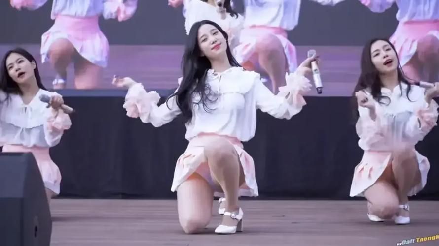 Jinricp韩国女团最新舞台表演 精彩瞬间不容错过
