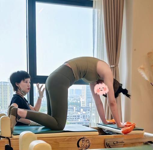健身房的瑜伽绅士游戏让你轻松塑形又减压