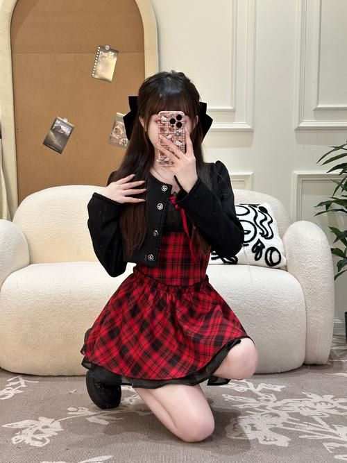 制服安卓变身热辣可爱 这些单品让你回头率爆表