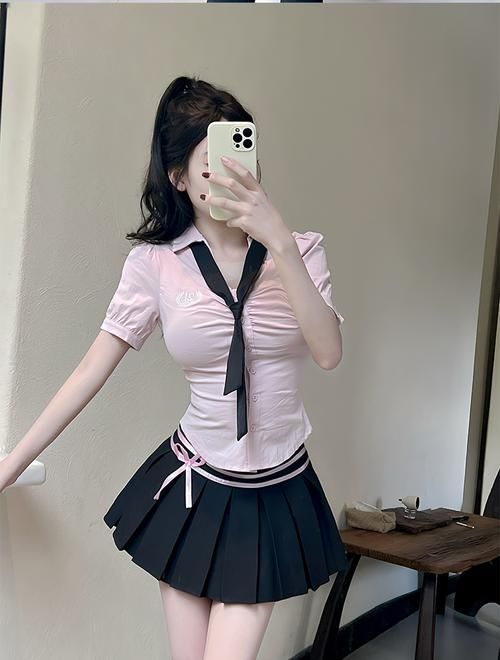 制服安卓变身热辣可爱 这些单品让你回头率爆表