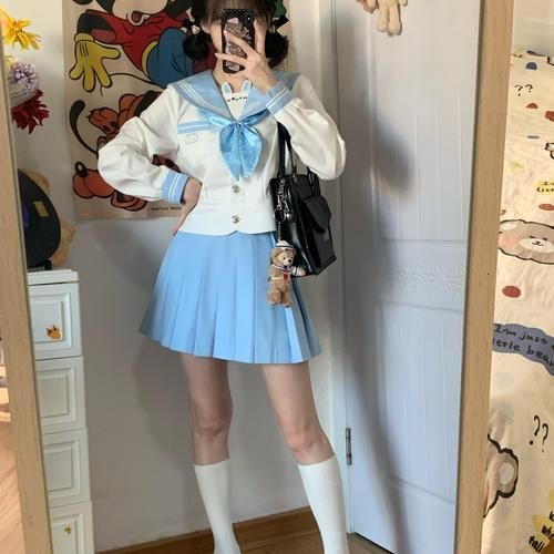 制服最新版本这么穿才好看 热辣可爱风轻松get