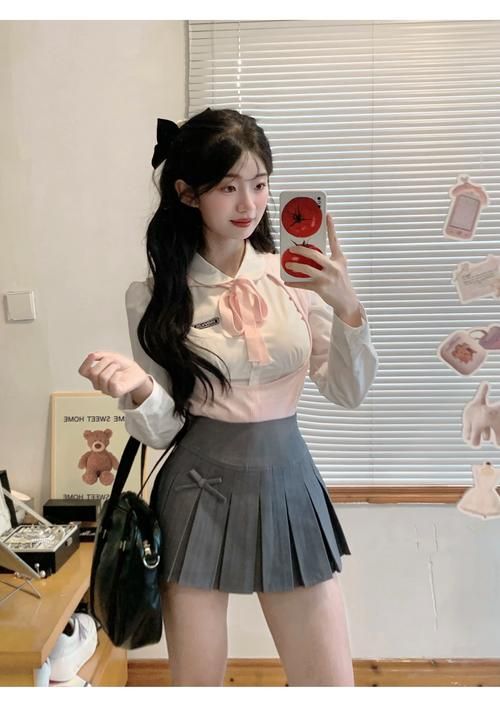 制服最新版本这么穿才好看 热辣可爱风轻松get