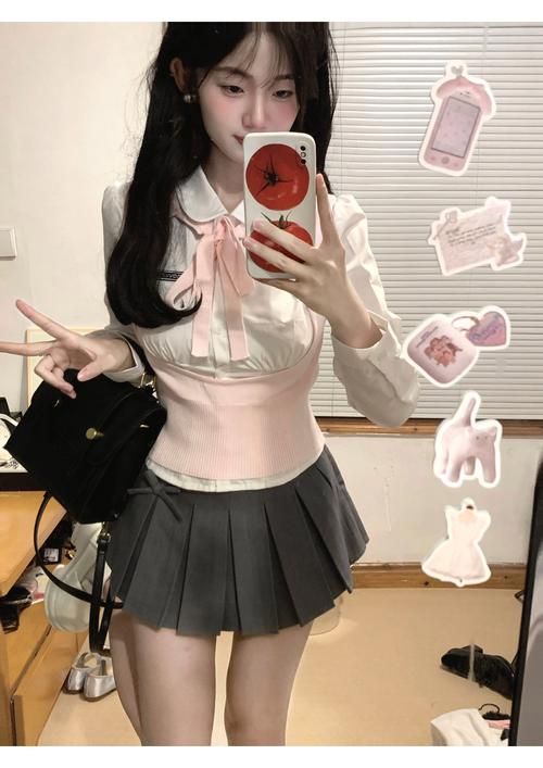 制服最新版本这么穿才好看 热辣可爱风轻松get