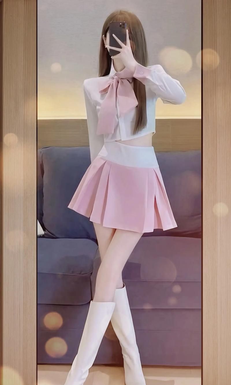 制服最新版本这么穿才好看 热辣可爱风轻松get