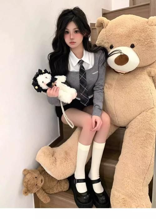 制服最新版本这么穿才好看 热辣可爱风轻松get