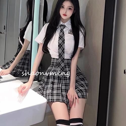 制服最新版本这么穿才好看 热辣可爱风轻松get