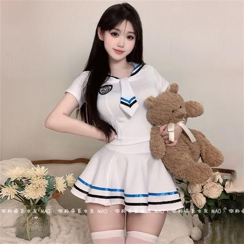 制服最新版本这么穿才好看 热辣可爱风轻松get
