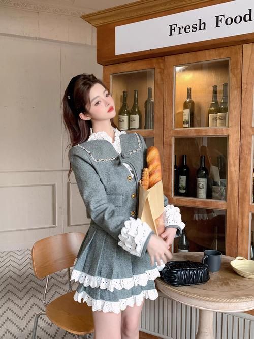 制服最新趋势大揭秘 热辣可爱风穿搭必备单品
