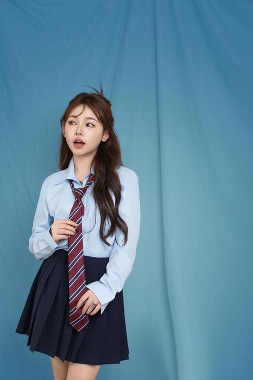 制服游戏介绍热辣可爱 体验不一样的校园恋爱