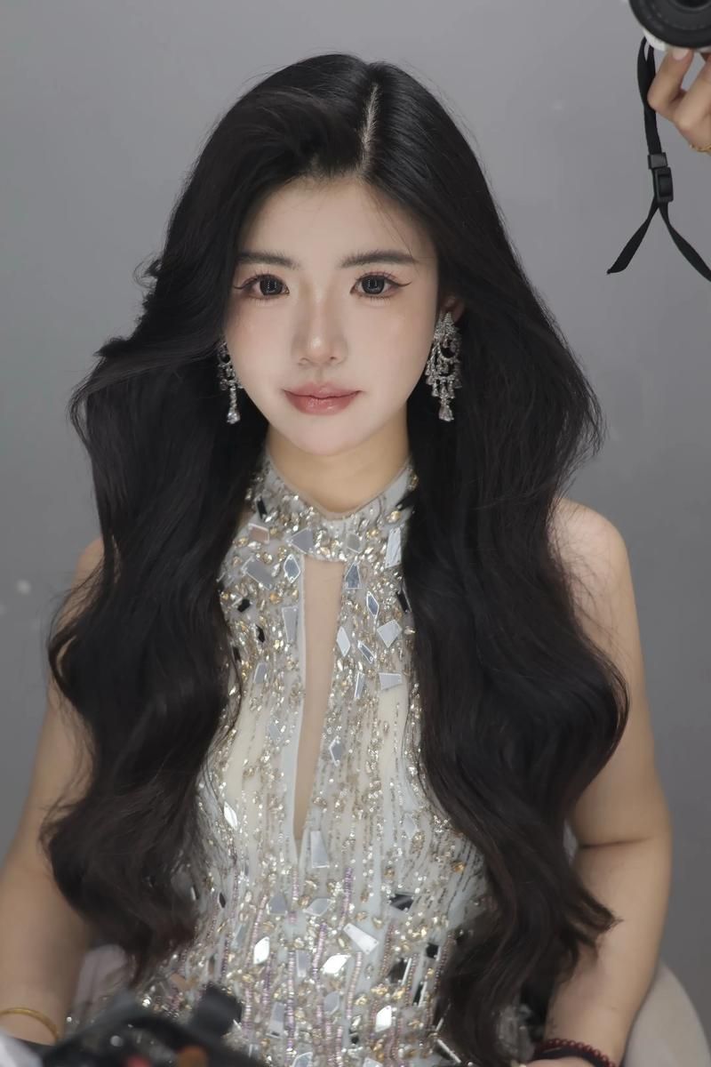 华贵至上最新彩妆系列让你妆容精致又高级