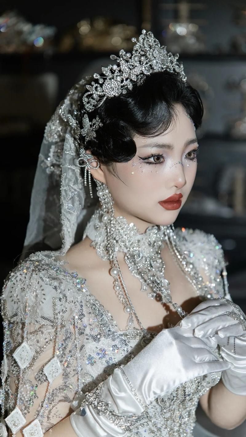 华贵至上最新彩妆系列让你妆容精致又高级