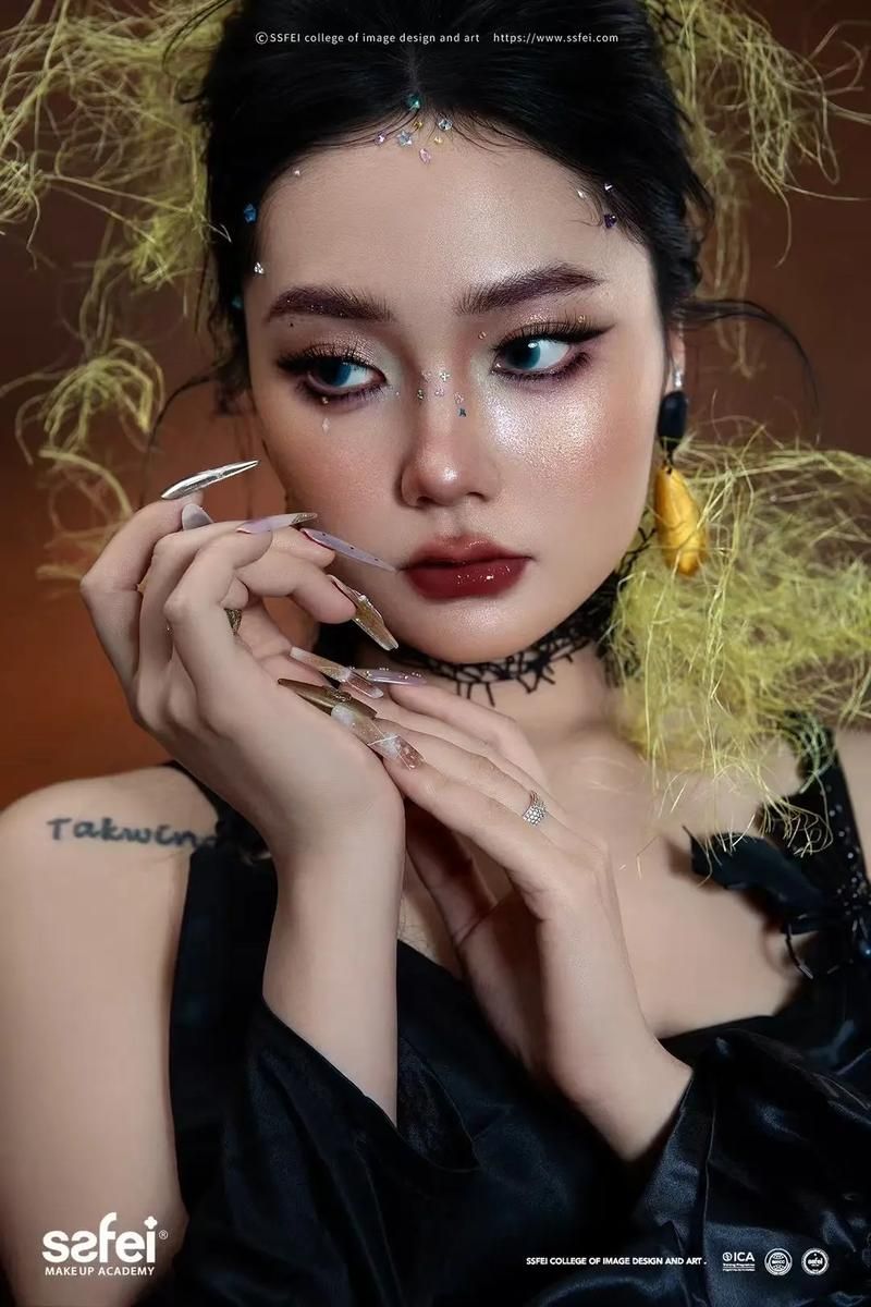 华贵至上最新彩妆系列让你妆容精致又高级