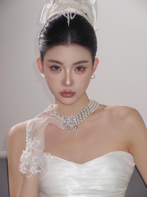 华贵至上最新彩妆系列让你妆容精致又高级