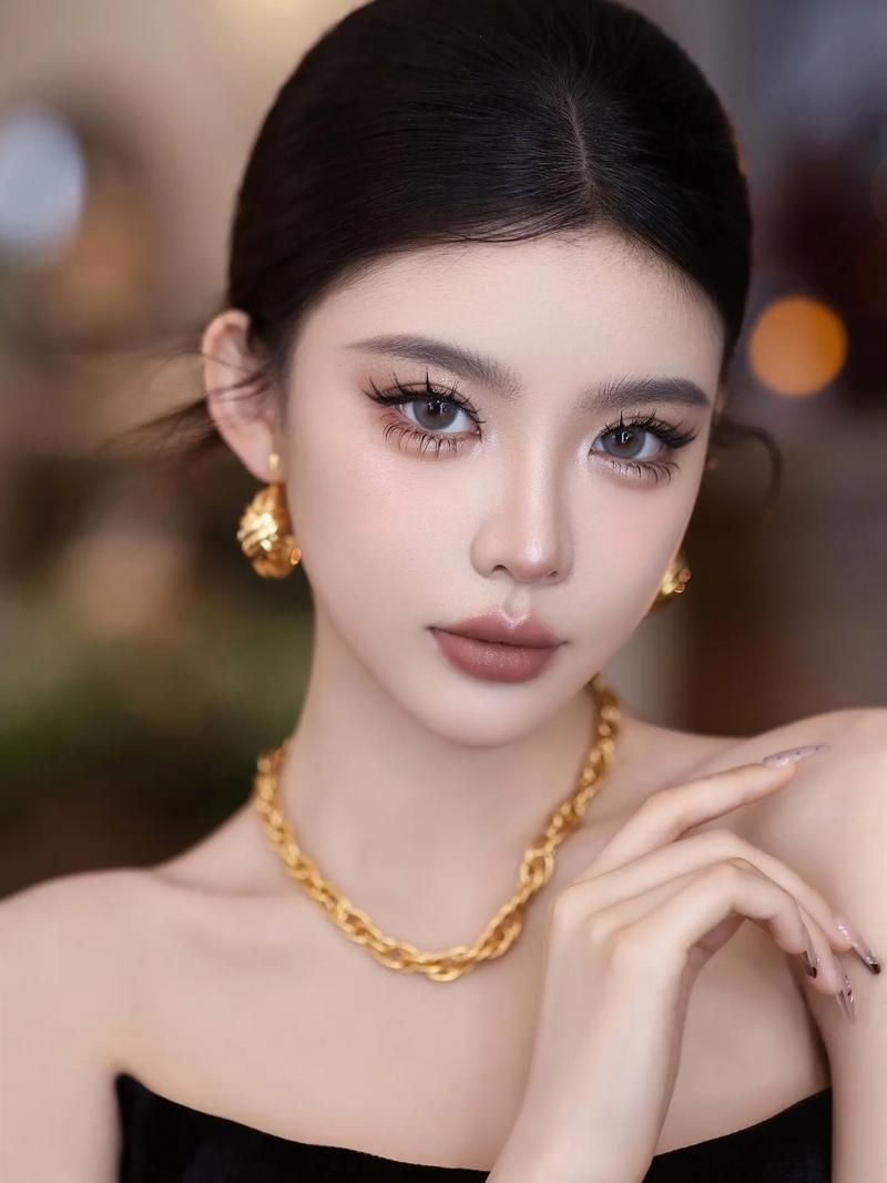 华贵至上最新彩妆系列让你妆容精致又高级