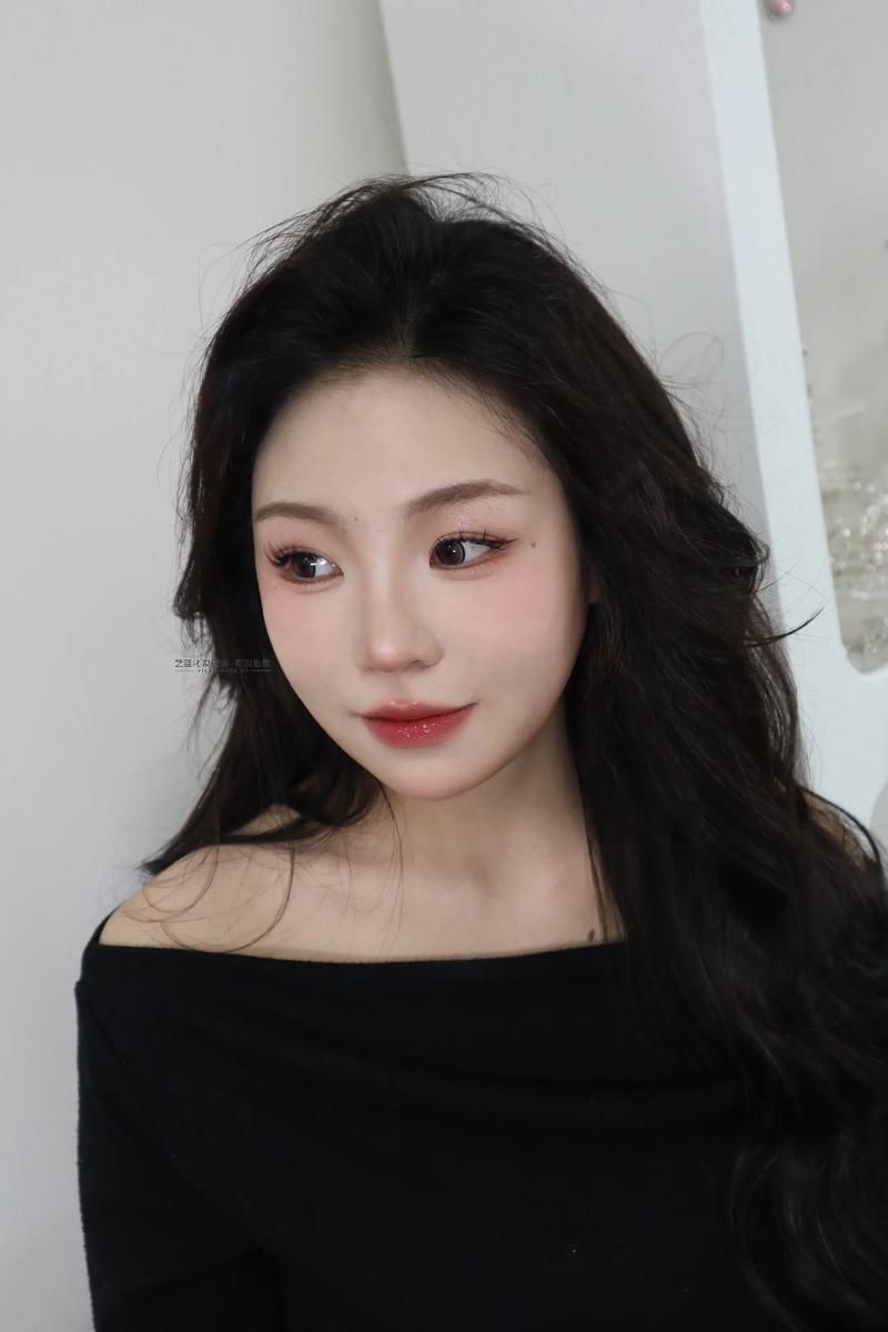 华贵至上最新彩妆系列让你妆容精致又高级