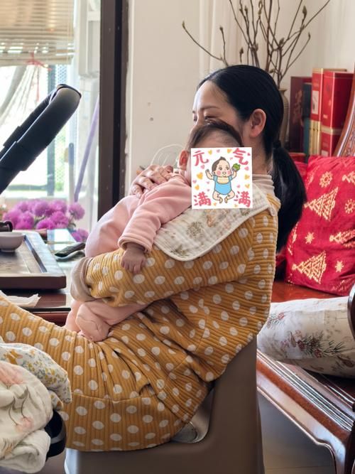 后妈和妹妹最新关系曝光家庭生活引热议