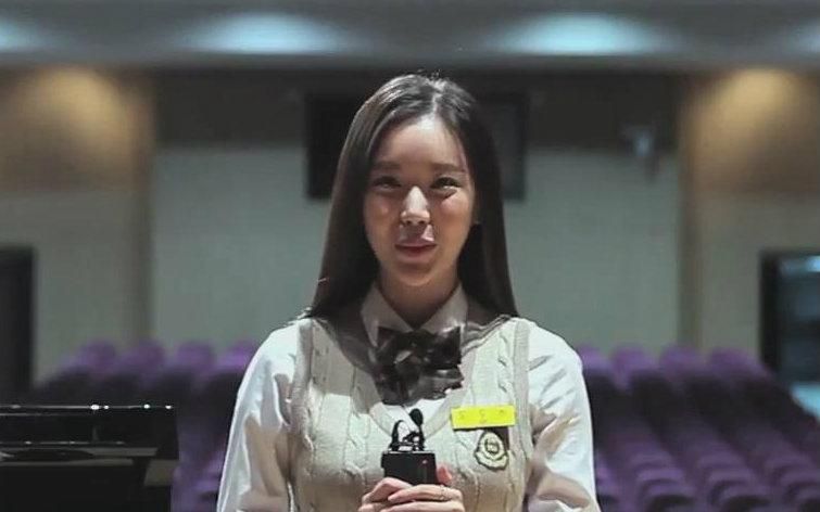 圣妓女艾蜜莉最新采访透露幕后拍摄花絮