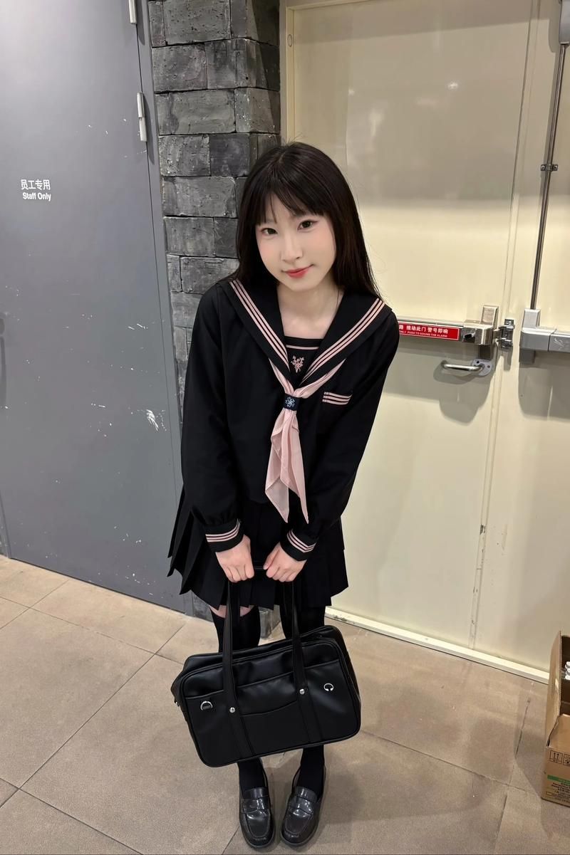 在员工室与JK度过的日常最新细节全解析 在员工室与JK度过的日常最新细节全解析