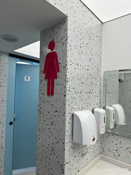 夏日小公园的厕所官方网站设施介绍与清洁标准