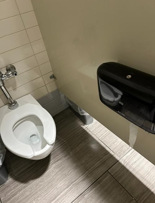 夏日小公园的厕所官方网站设施介绍与清洁标准