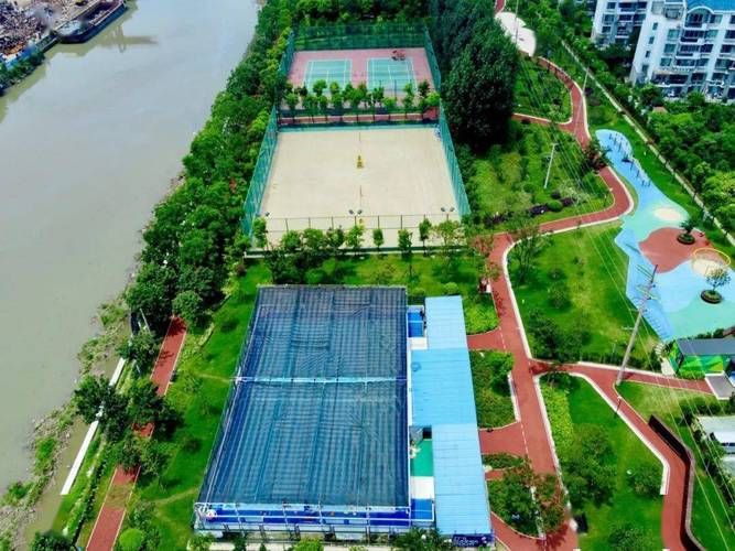 夏日小公园的厕所最新清洁维护小贴士