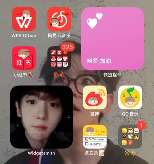 女大学生沉迷最新版本手机应用昼夜不离手
