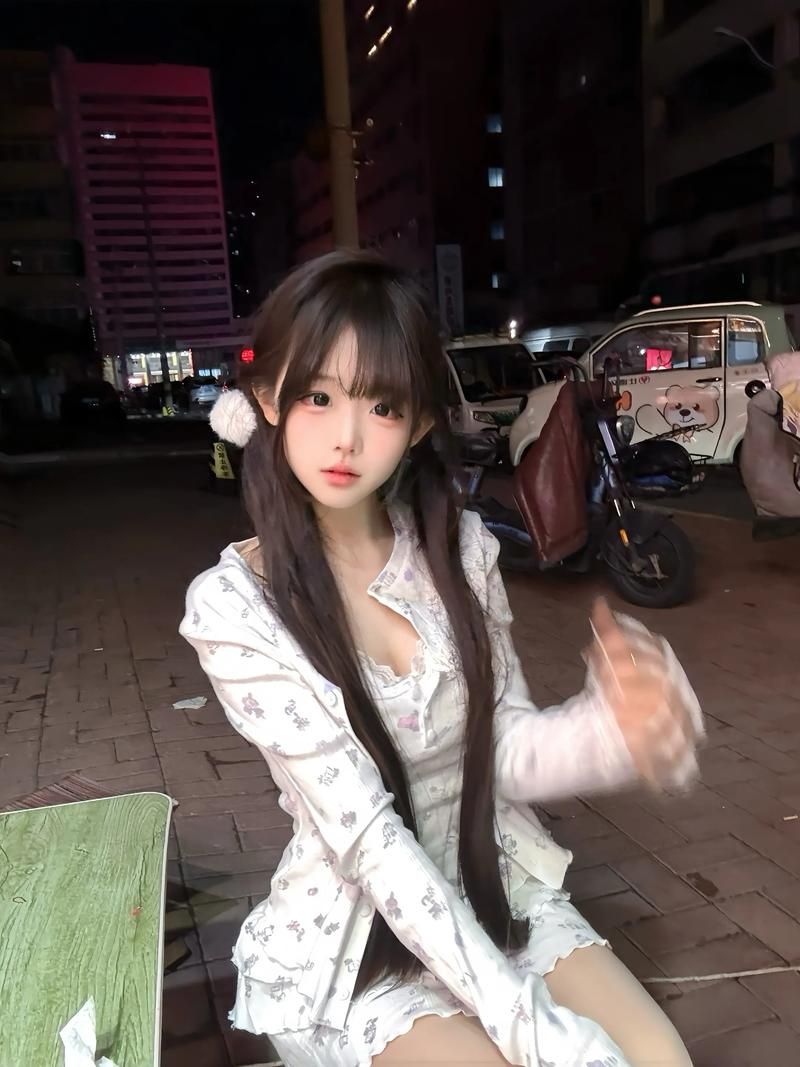 女大学生沉迷最新短视频平台每天刷到凌晨三点