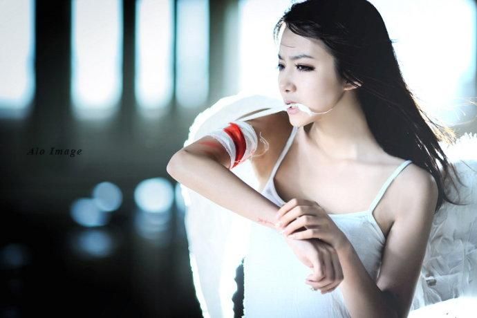 她在末日中堕落了最新版本是多少 玩家评价与体验分享