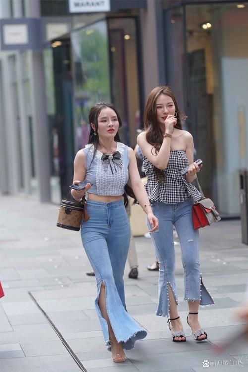 姐妹花最新穿搭分享 轻松get同款时尚风格