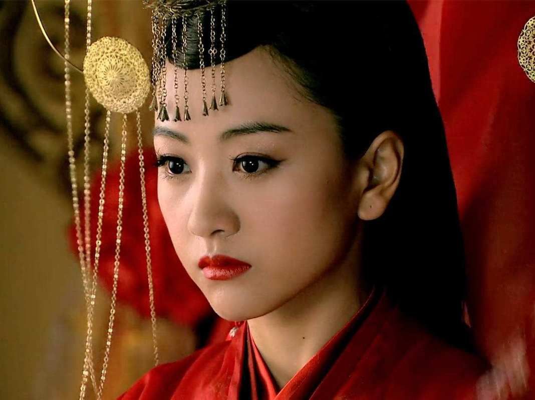 嫂子与小侄子杨过游戏欢乐互动日常分享