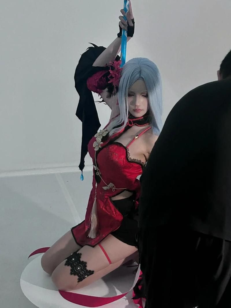 对妻子进行cosplay指导官方网站打造完美造型的秘诀