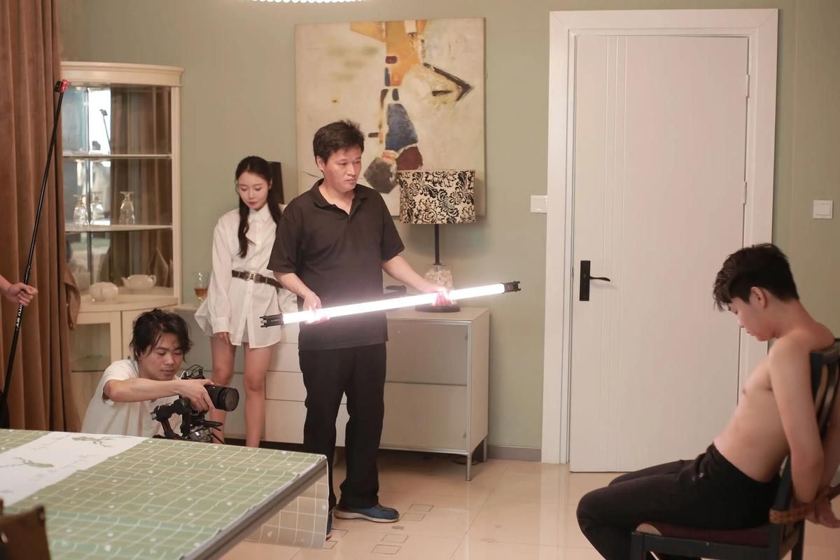 屌丝猎艳记1官方网站粉丝必看幕后花絮大放送